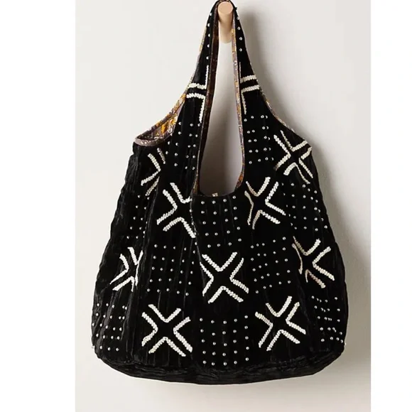 Vienna Velvet Bag - Black
FREE PEOPLE
NWOT - Picture 5 of 11